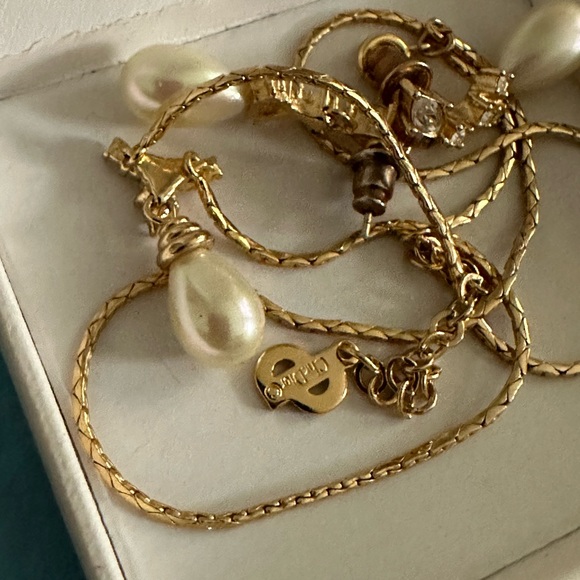 VINTAGE CHRISTIAN DIOR GOLD PLATED CRYSTAL PEARL EARRINGS NECKLACE SET BRAND NEW - Picture 4 of 10